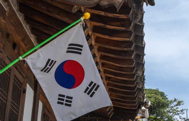 South-Korea's-national-flag-Taegukgi-02